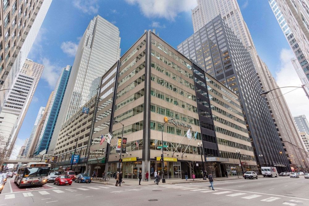 undefined La Quinta Inn & Suites by Wyndham Chicago Downtown 4