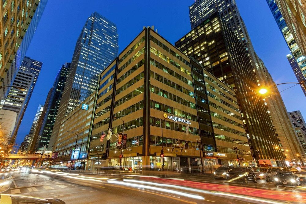 undefined La Quinta Inn & Suites by Wyndham Chicago Downtown 5