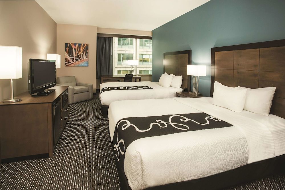 undefined La Quinta Inn & Suites by Wyndham Chicago Downtown
