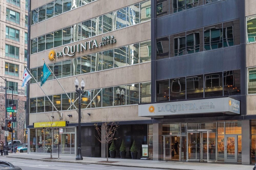 undefined La Quinta Inn & Suites by Wyndham Chicago Downtown 7