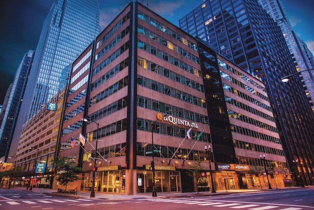 undefined La Quinta Inn & Suites by Wyndham Chicago Downtown
