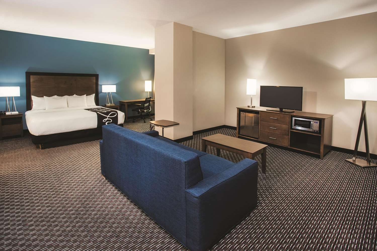 undefined La Quinta Inn & Suites by Wyndham Chicago Downtown 9