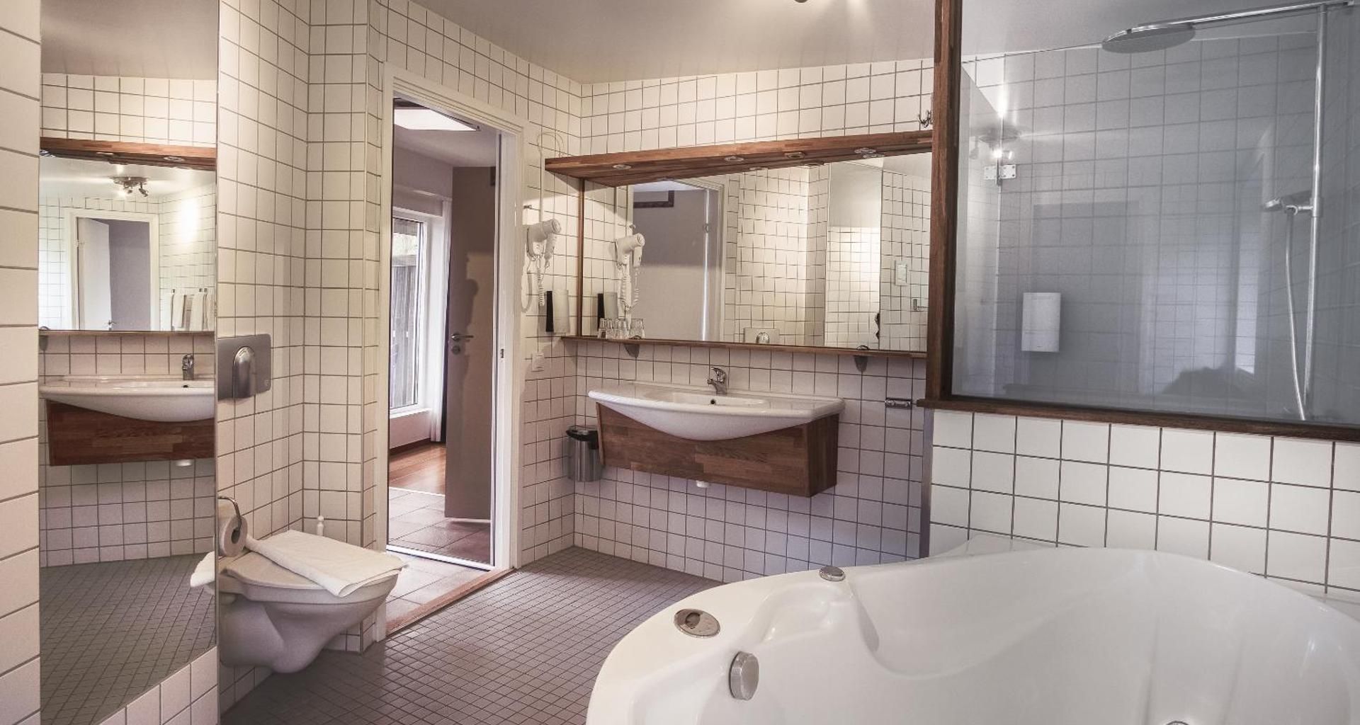 Junior Suite with Garden View