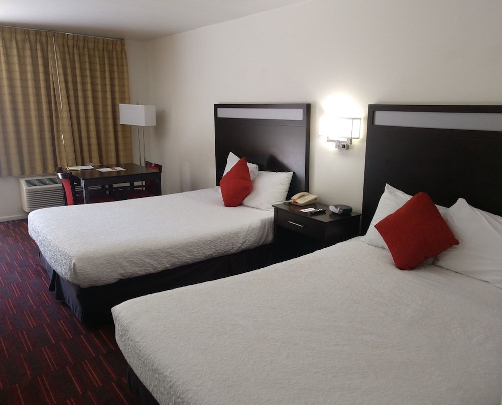 Windemere Hotel and Conference Center Standard Room, 2 Queen Beds, Non Smoking (Jacuzzi)