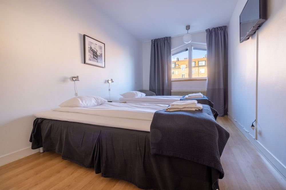 Basic Double Room, Shared Bathroom