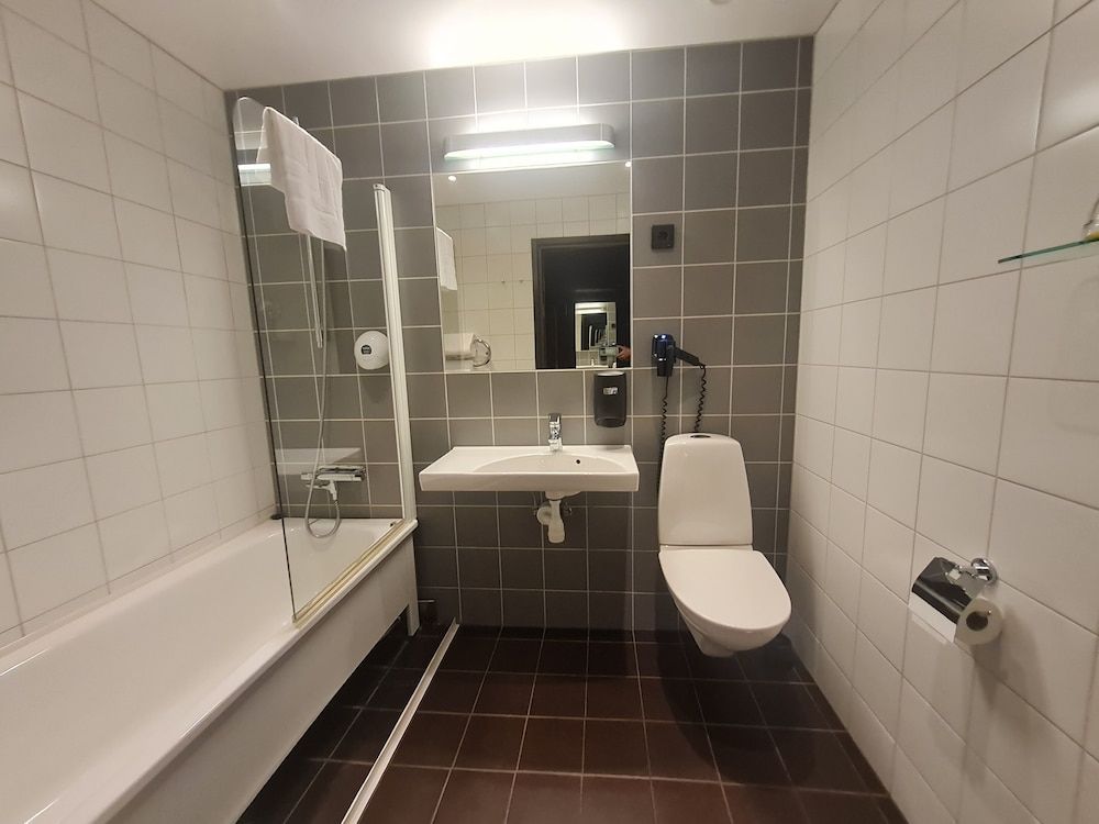 Hotell Bellevue Double Room Large 5