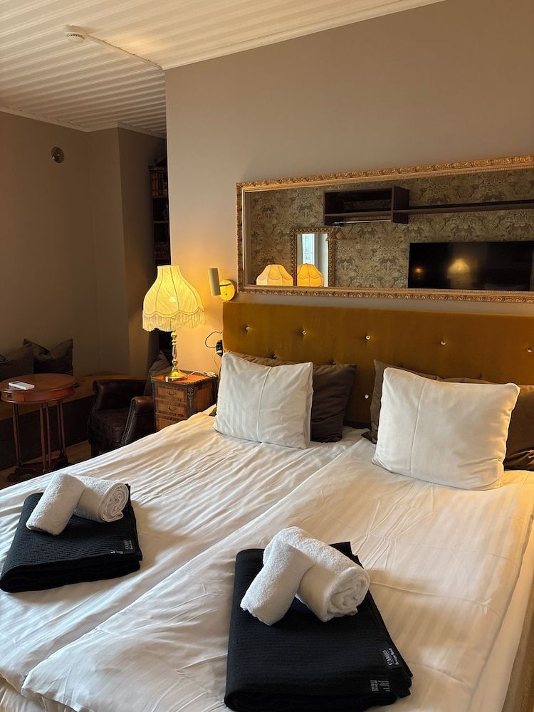 Cameo Boutique Hotell Signature Triple Room