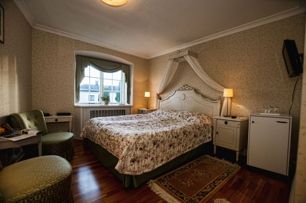 Gimo Herrgård Double Room (150m from the Mansion)