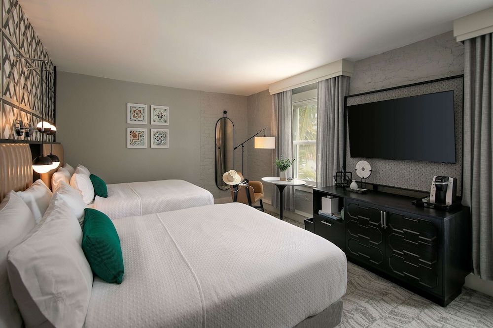 Hotel Virginia Santa Barbara, Tapestry Collection by Hilton Room, 2 Queen Beds 5