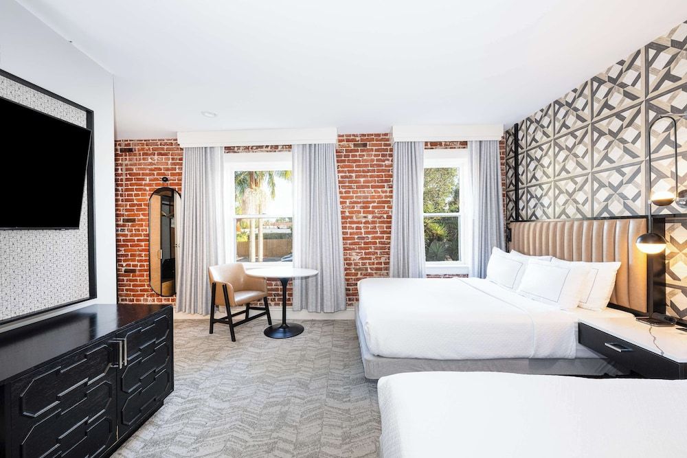 Hotel Virginia Santa Barbara, Tapestry Collection by Hilton Room, 2 Queen Beds 5