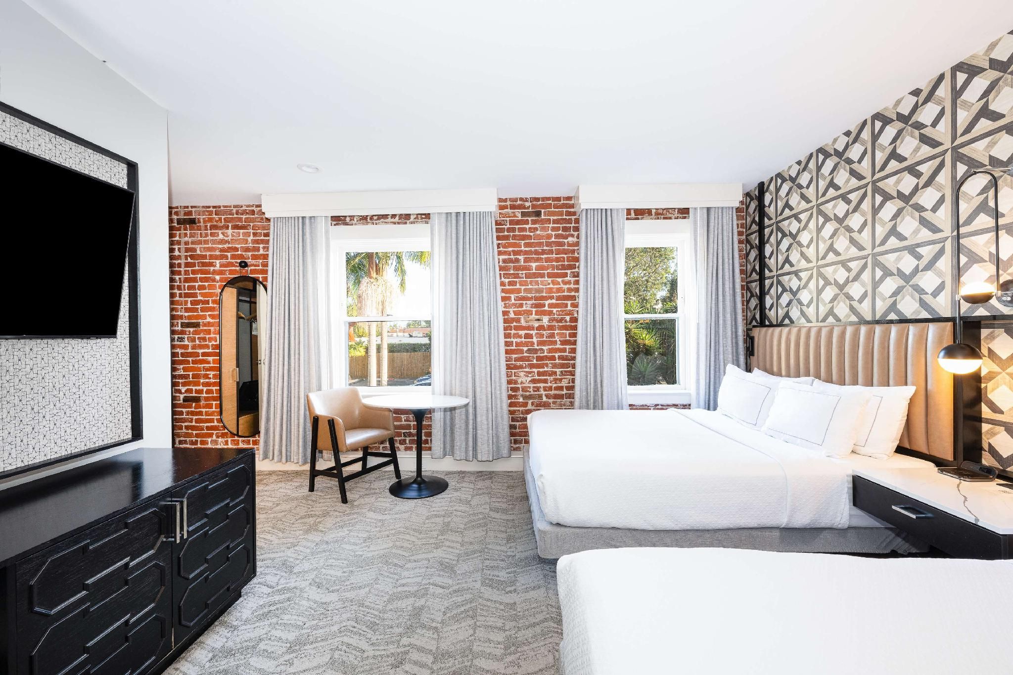 2 Queen Beds 