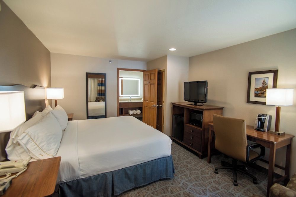 Holiday Inn Express South Lake Tahoe by IHG Standard Room, 1 King Bed 4