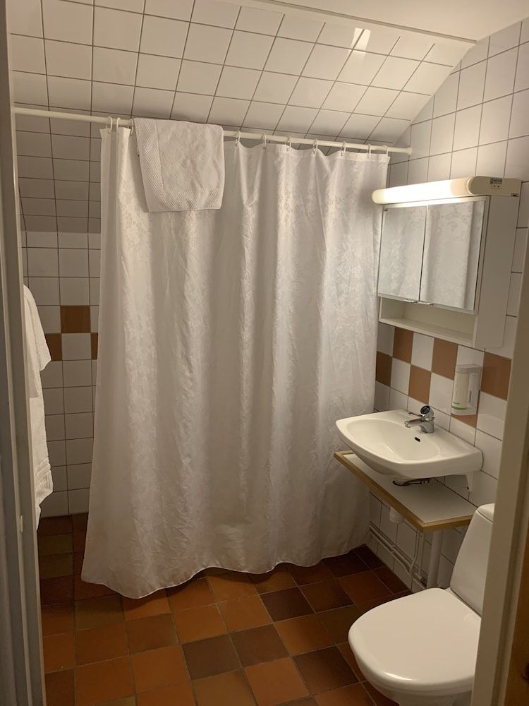 Nya Pallas Hotel Quadruple Room 4