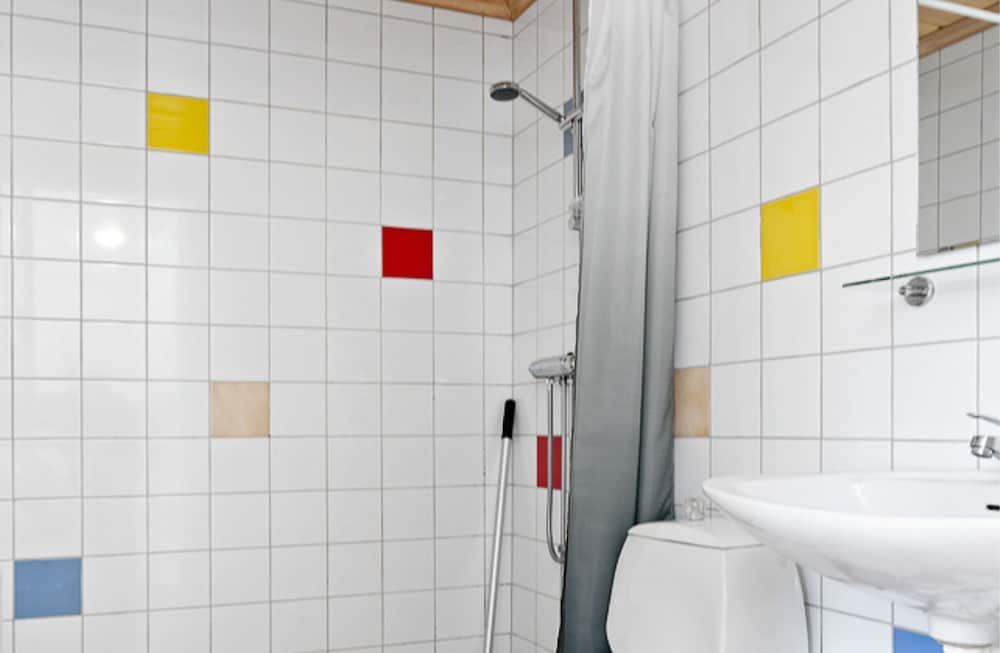 First Camp Umeå Bungalow, 1 Bedroom, pets allowed for a fee (excl. Towels, bed linen, cleaning) 3