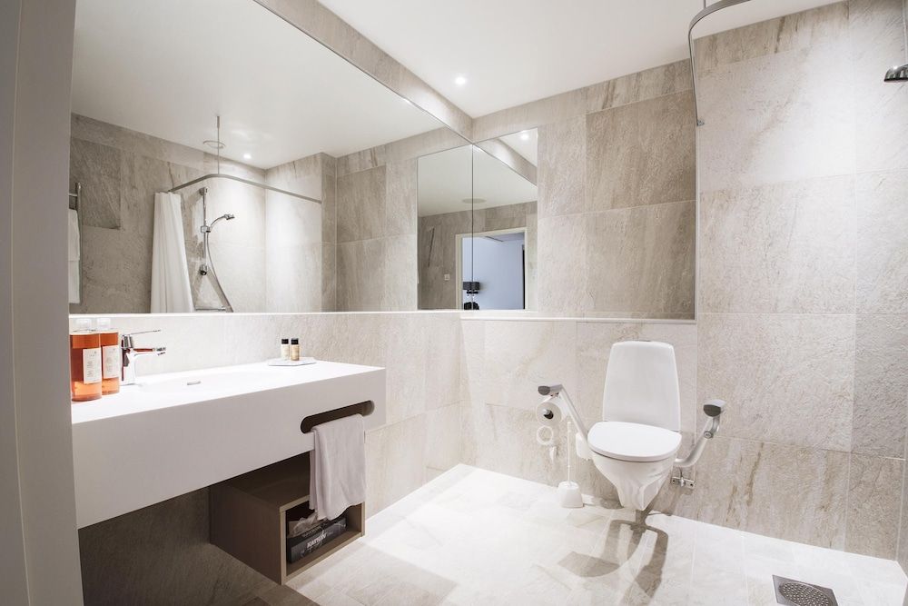 Best Western RC Hotel Junior Suite, 2 Twin Beds, Non Smoking 3