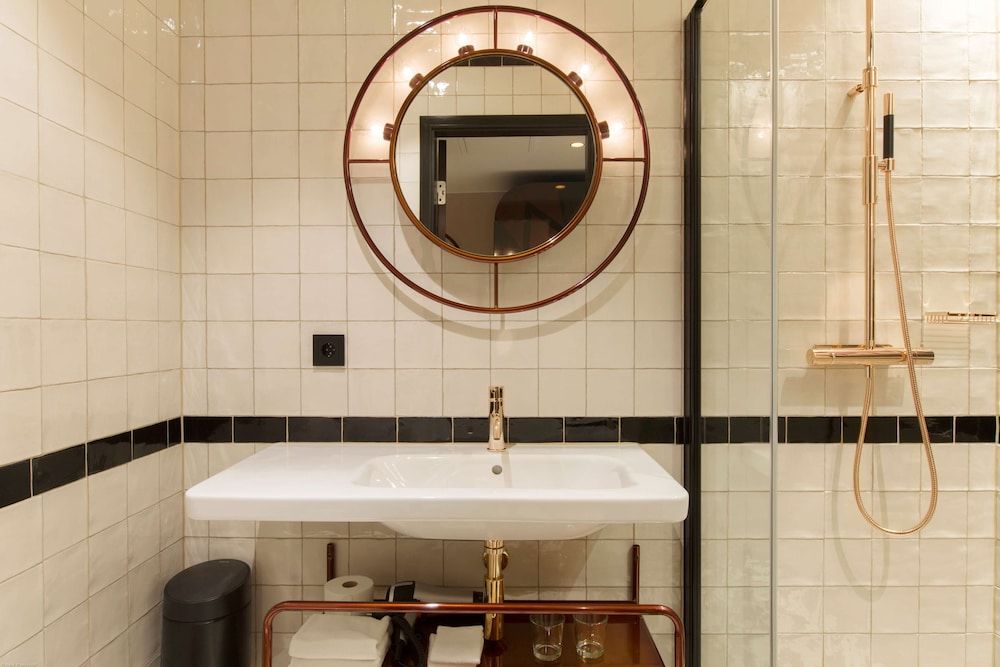 Haymarket by Scandic Classic Double Room, No Windows 5