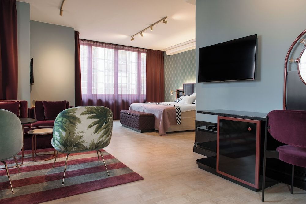 Junior Suite, City View