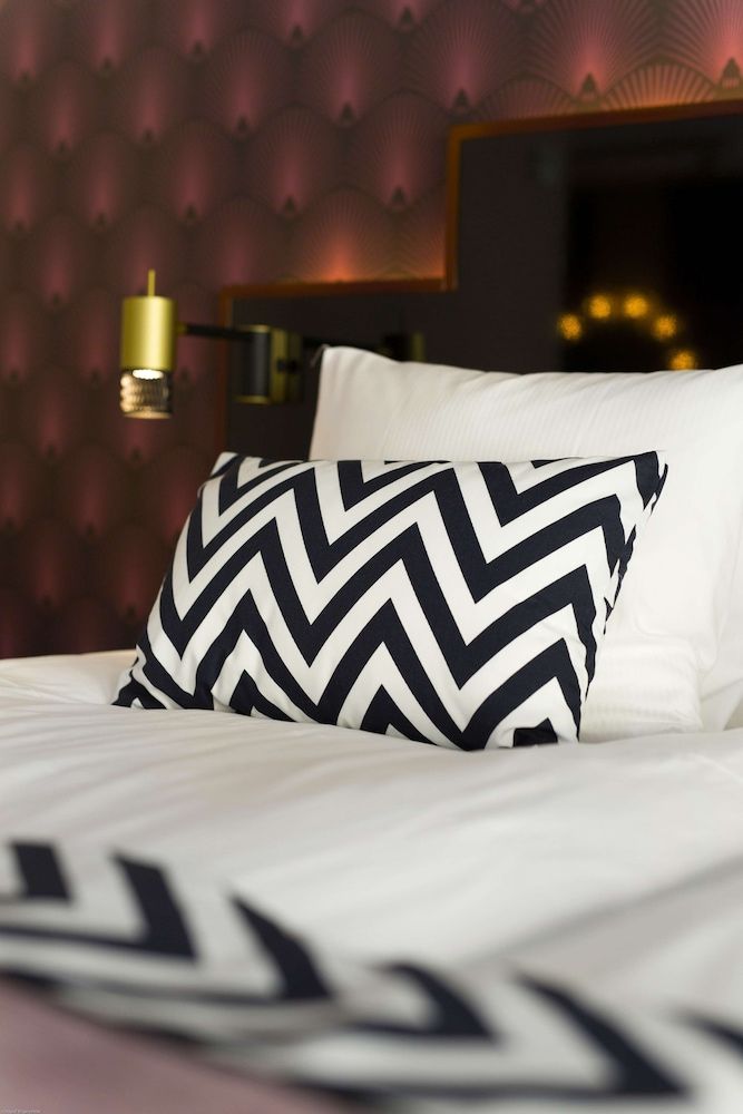 Haymarket by Scandic Classic Double Room, No Windows 4