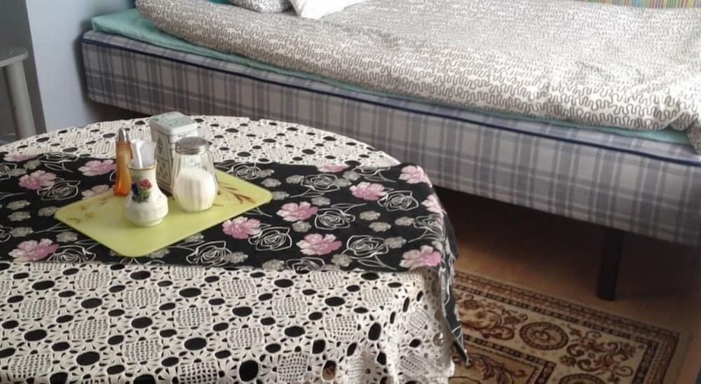 Vivans Bed & Self catering Basic Twin Room, Courtyard View (Self-catering) 2