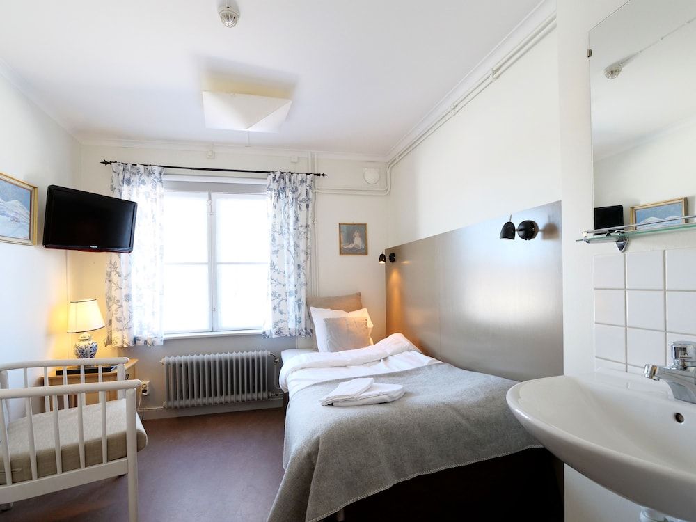 Gripsholms Bed & Breakfast Basic Single Room, Shared Bathroom 2