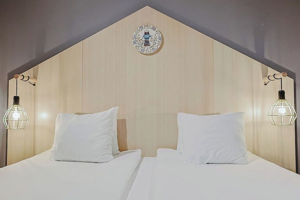 undefined Hotel With Urban Deli 2