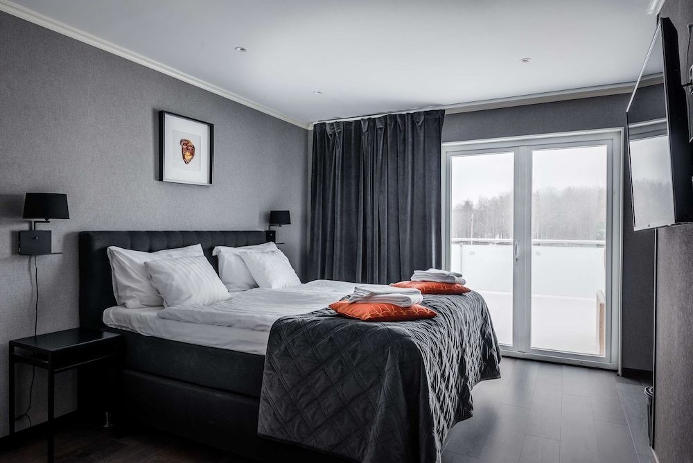 Standard Room, 1 King Bed, Non Smoking, Balcony