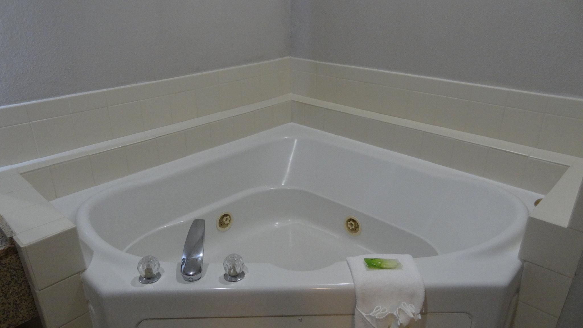 1 King With Jacuzzi Non-Smoking