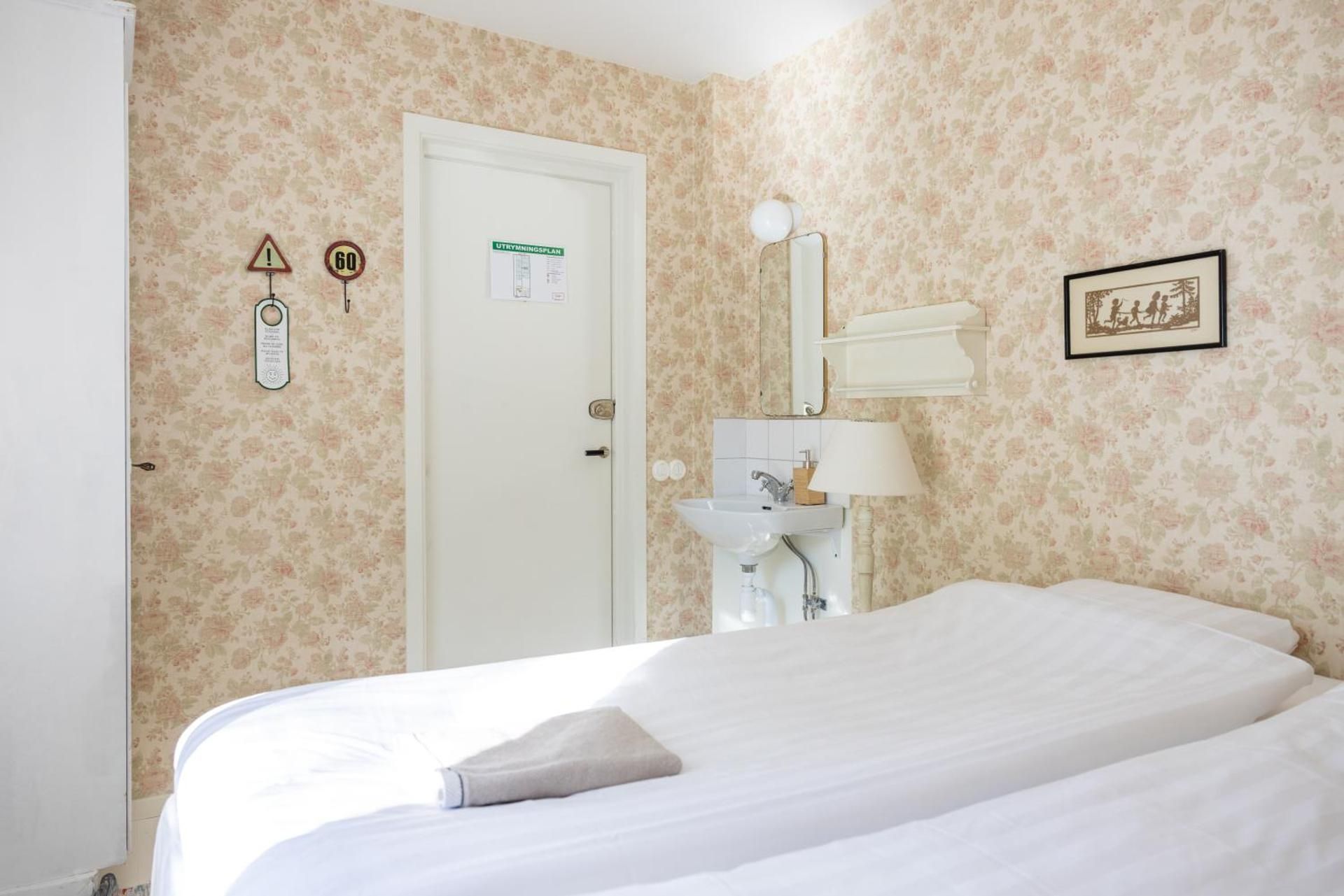 Twin Room with Shared Bathroom and Sea View