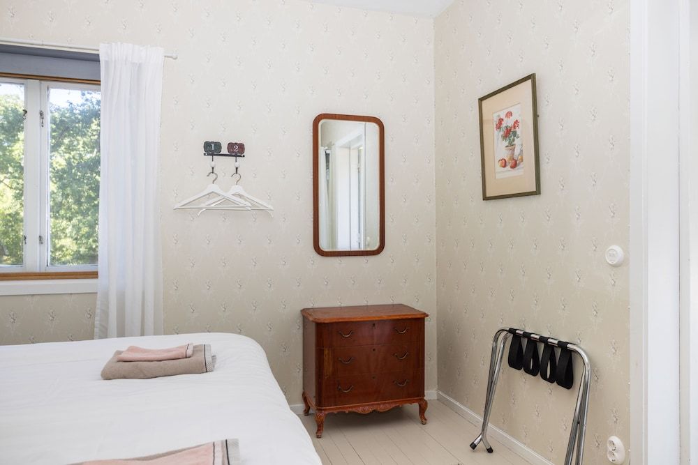 Basic Double Room, Ensuite, Ground Floor