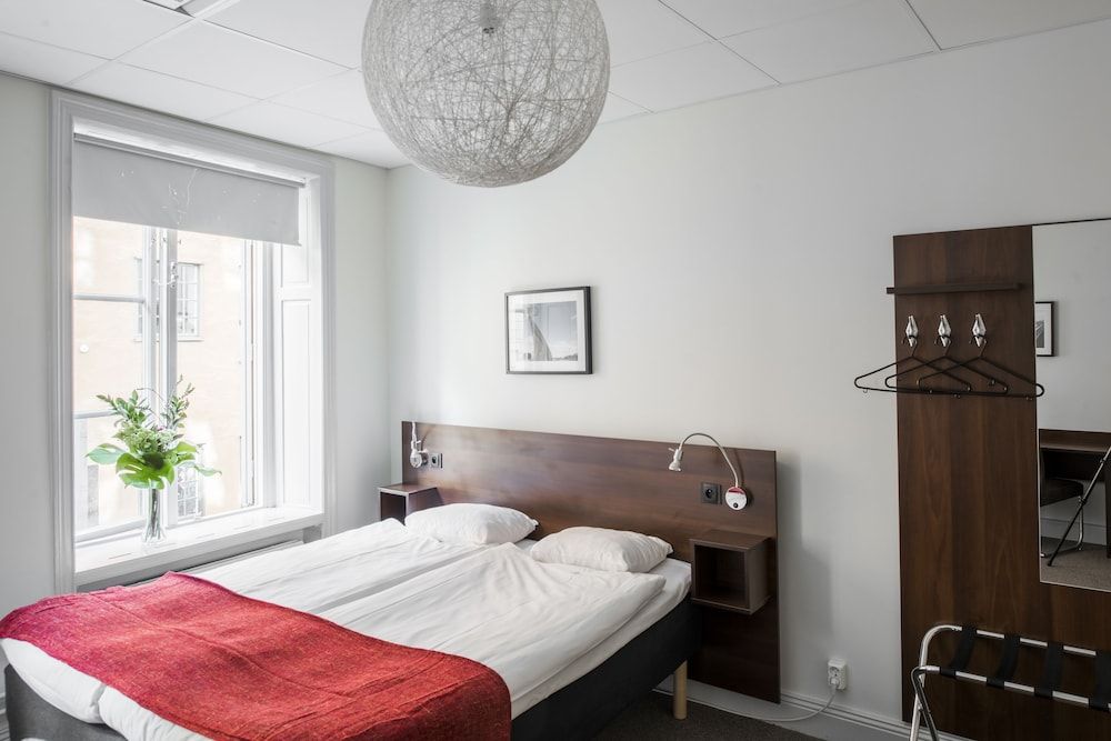 Castle House Inn Economy Double or Twin Room, Shared Bathroom 4