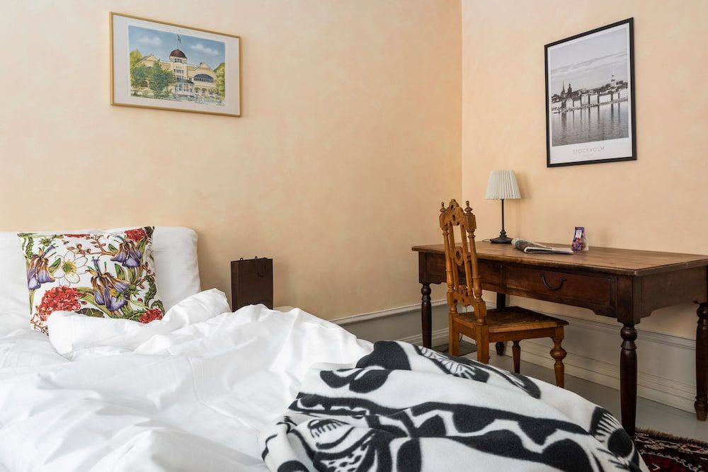 Castle House Inn Economy Double or Twin Room, Shared Bathroom 14