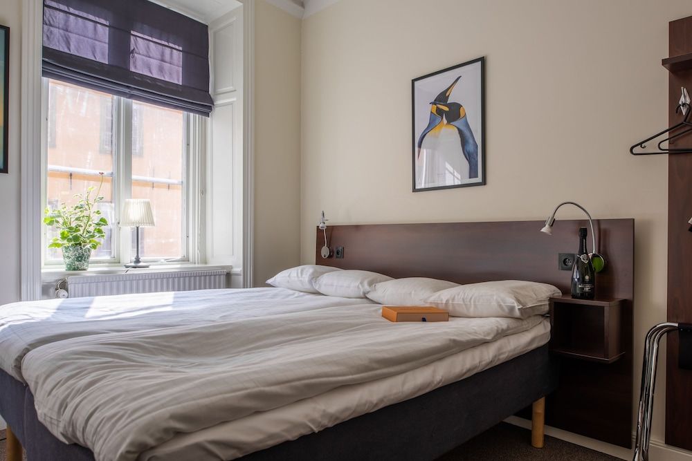 Castle House Inn Economy Double or Twin Room, Shared Bathroom 9