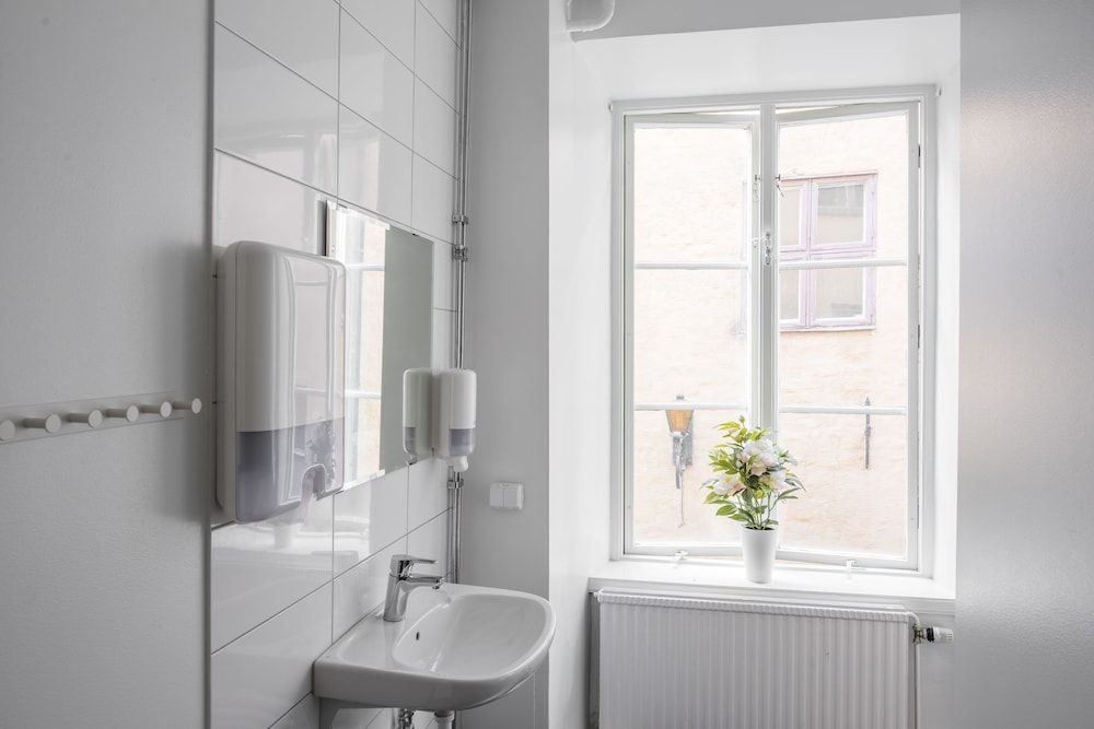 Castle House Inn Economy Double or Twin Room, Shared Bathroom 16