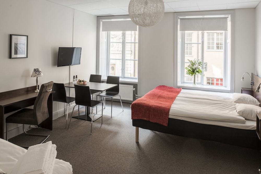 Castle House Inn Economy Double or Twin Room, Shared Bathroom 17