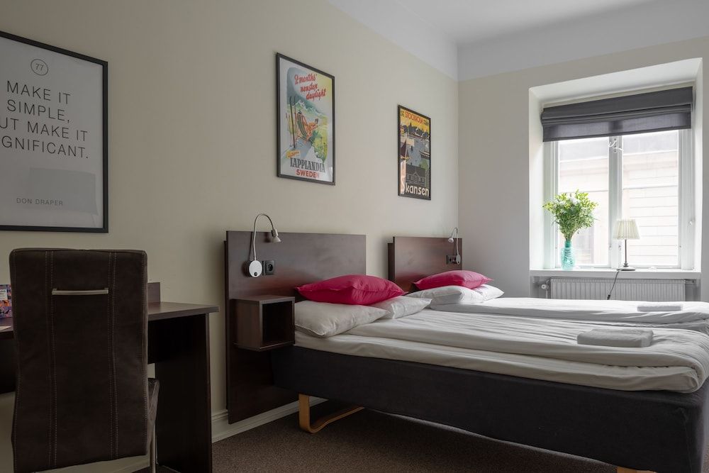 Castle House Inn Economy Double or Twin Room, Shared Bathroom 12