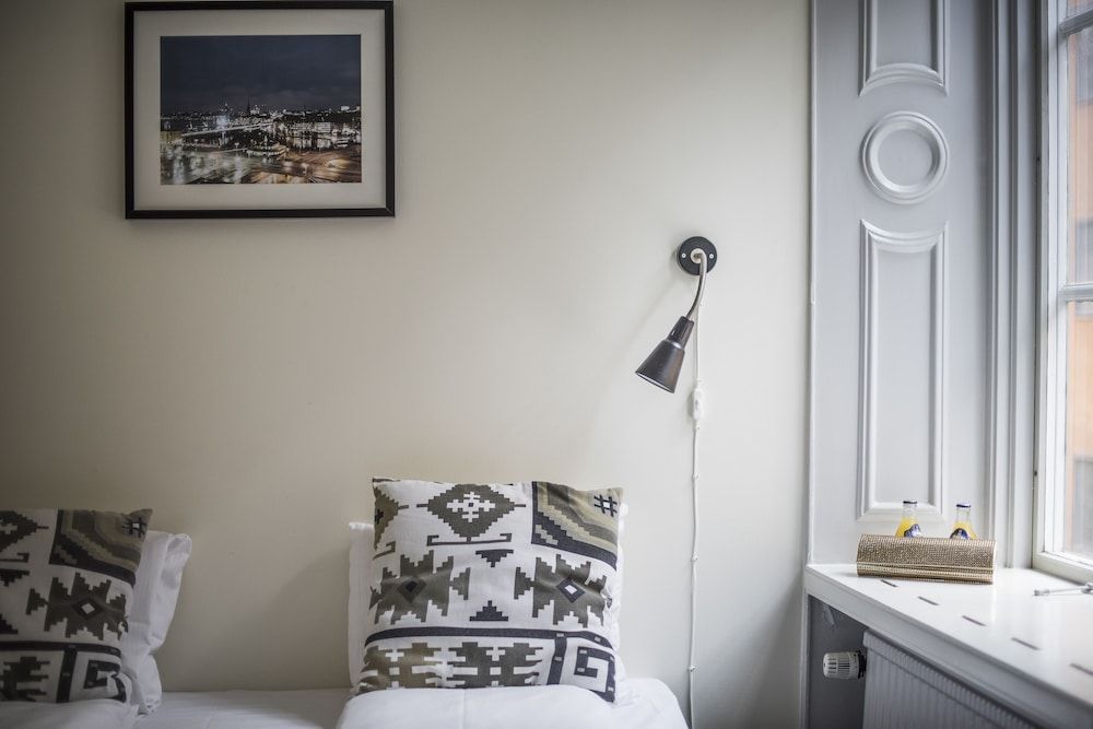 Castle House Inn Economy Double or Twin Room, Shared Bathroom 5