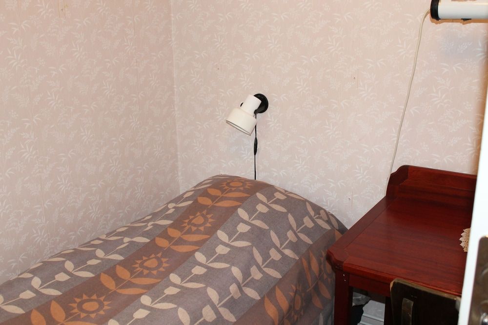 Single Room, Shared Bathroom