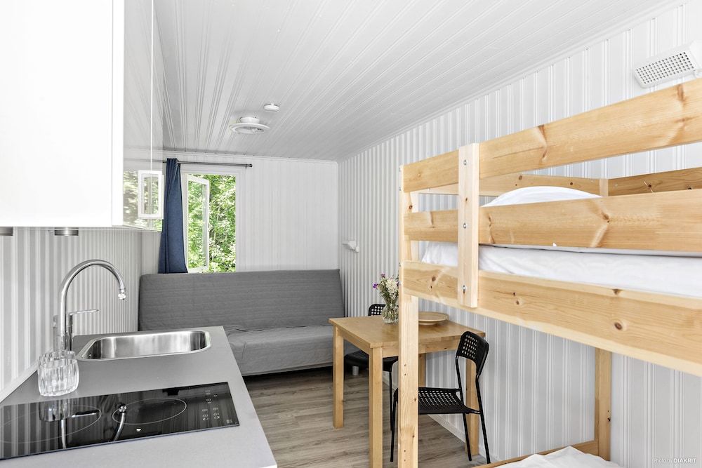 First Camp Kolmården Economy Quadruple Room, Shared Bathroom 3