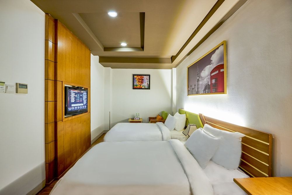 The Noble Swan Saigon Deluxe Twin Room with complimentary daily snack