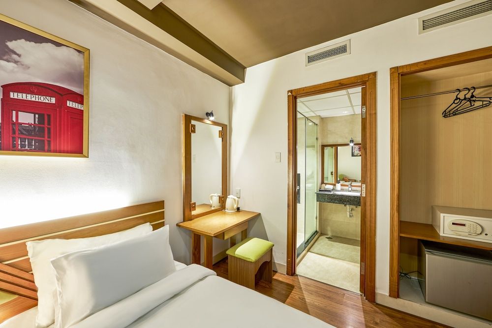 The Noble Swan Saigon Deluxe Twin Room with complimentary daily snack 6