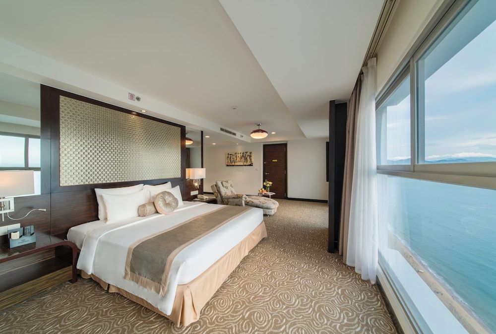 Junior Suite - King