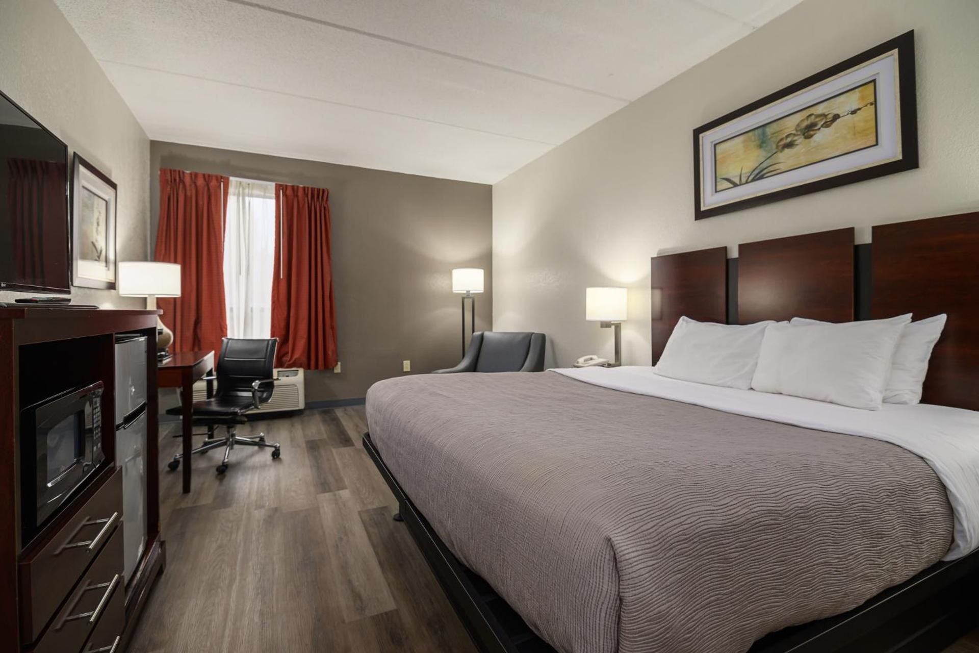 King Room with Accessible Tub - Accessible/Non-Smoking
