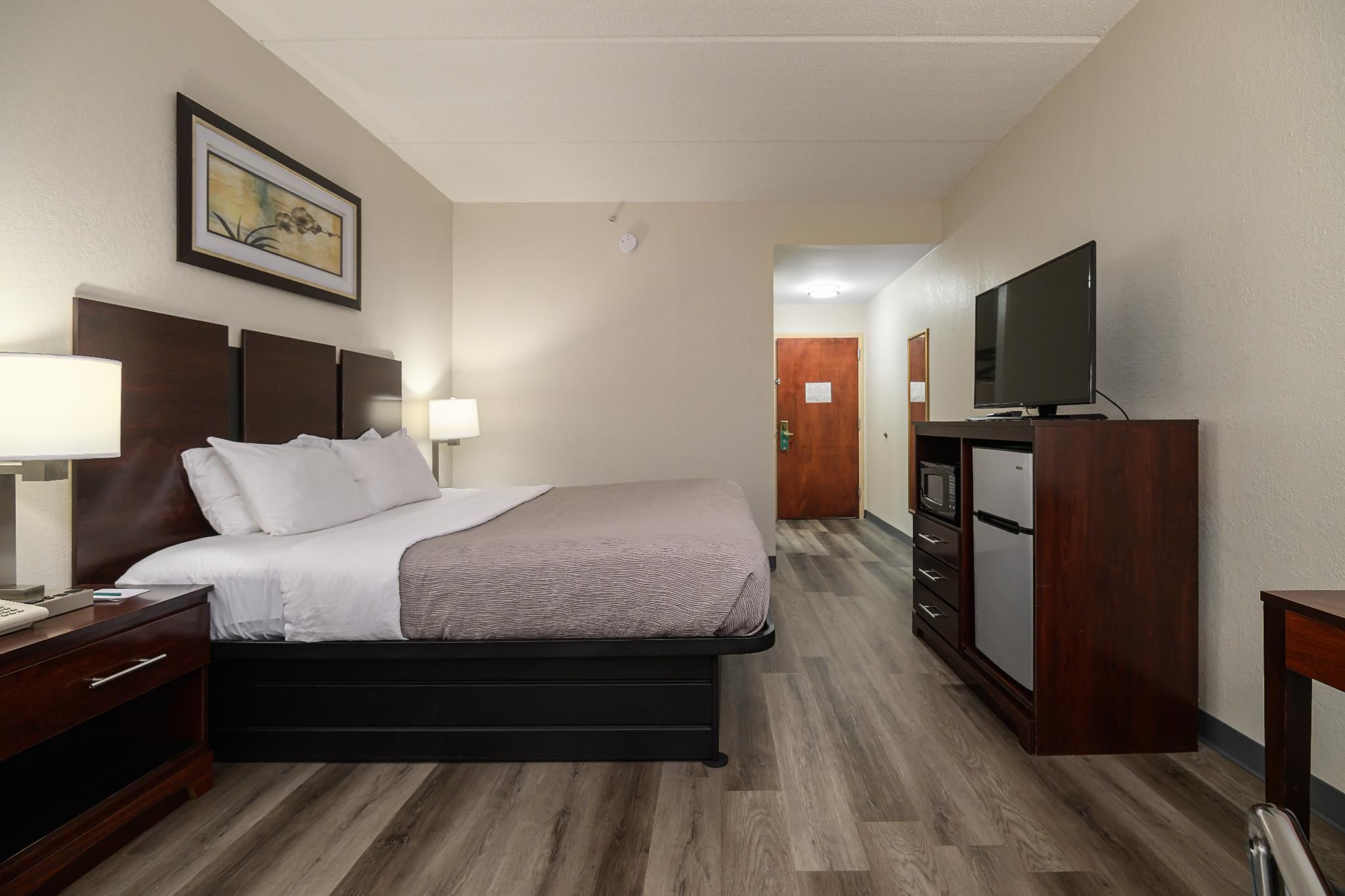1 King Bed, Suite, Nonsmoking, Upgrade