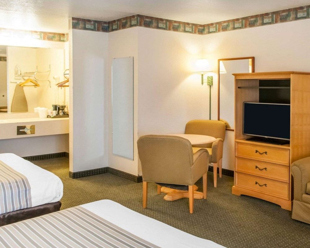 Room, 2 Queen Beds, Accessible, Non Smoking