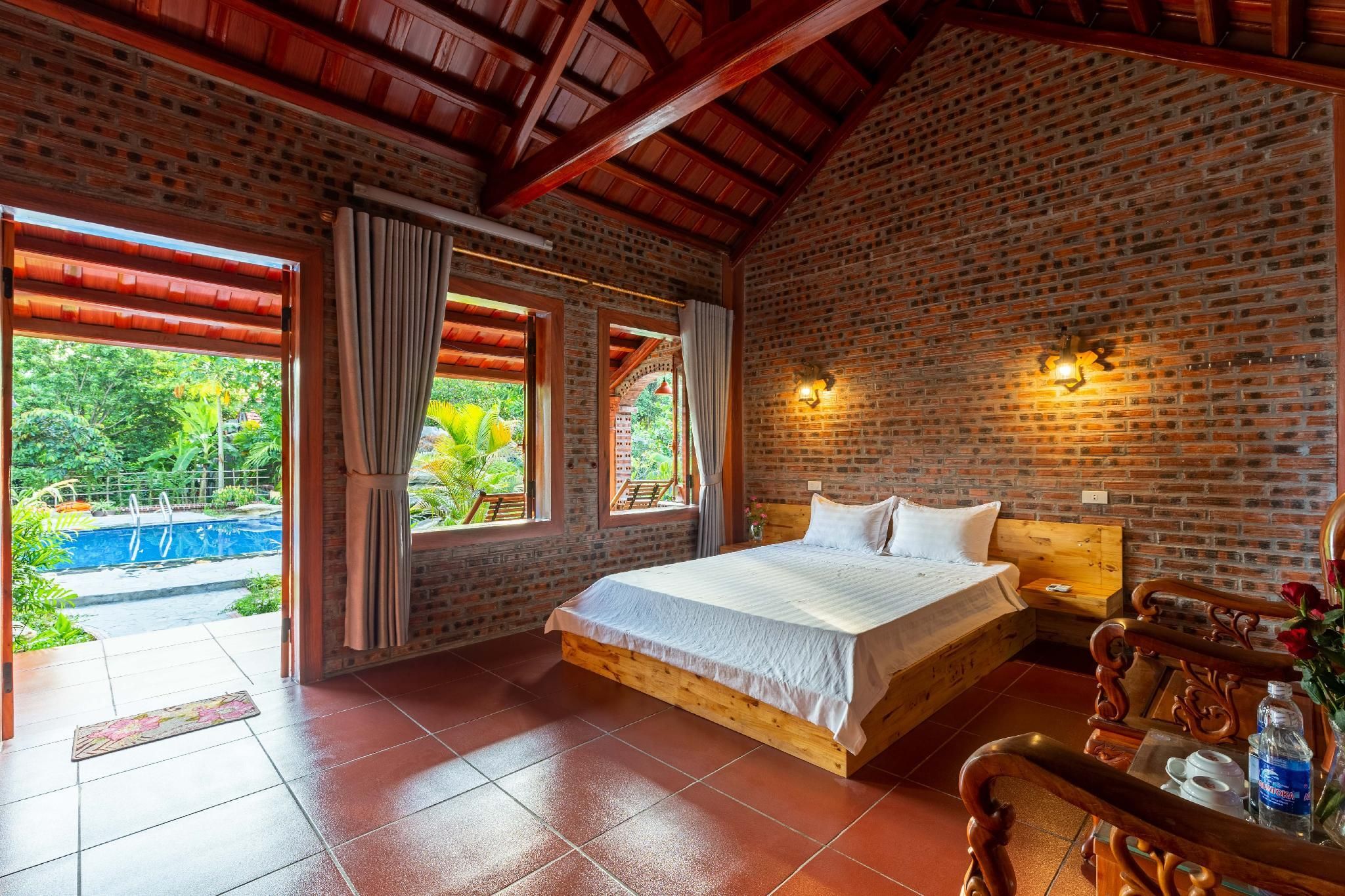 Deluxe Bungalow Poolside