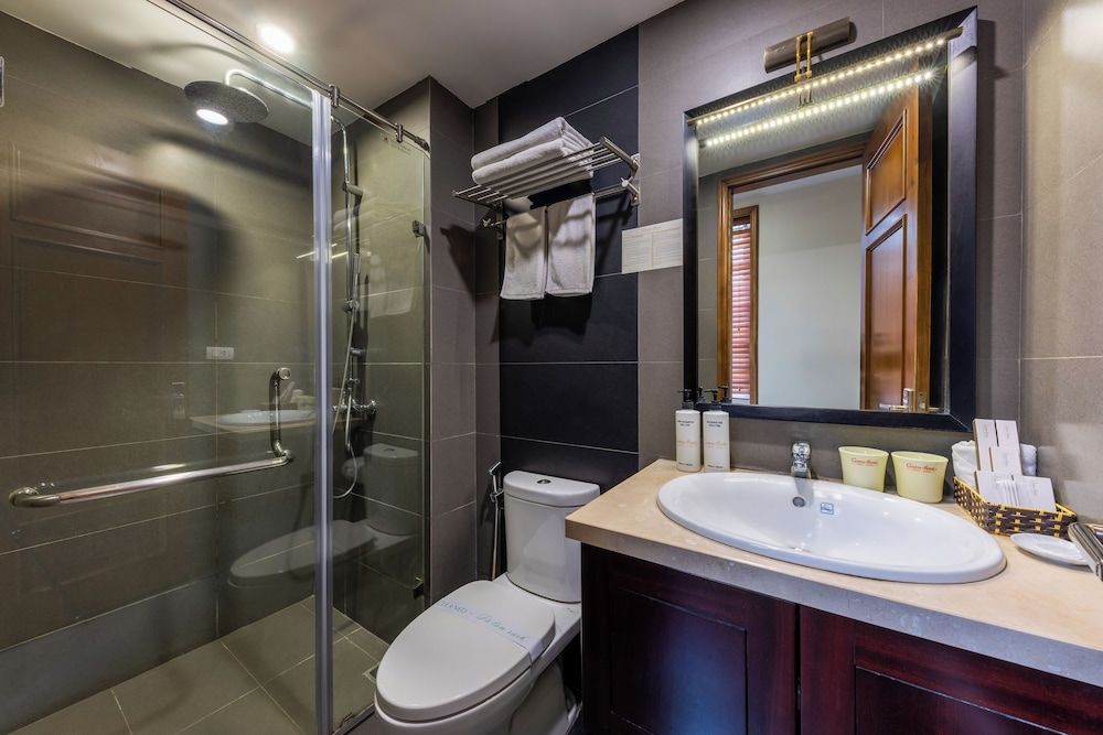 Centre Point Hanoi Hotel Deluxe Triple Room 3