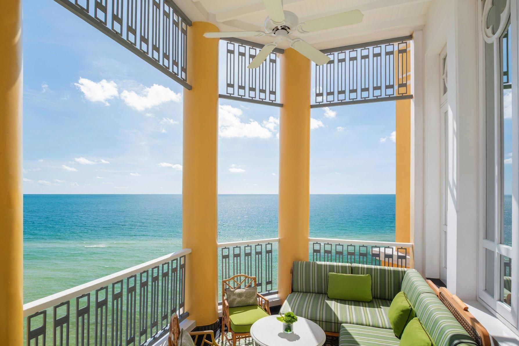Deluxe Emerald Bay, Larger Guest room, 1 King, Ocean view, Beach front, Balcony
