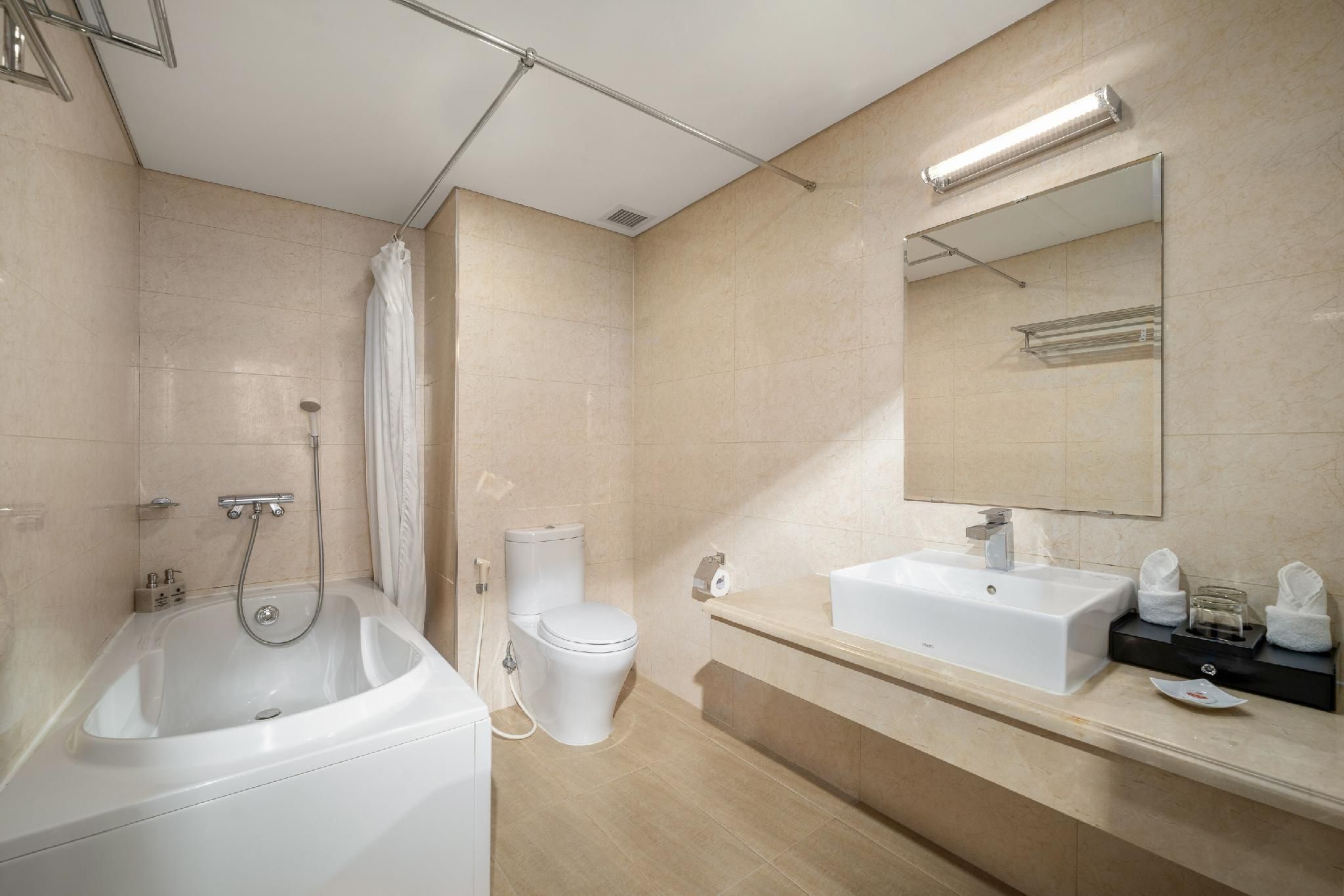 Family Suite - Afternoon Tea Included