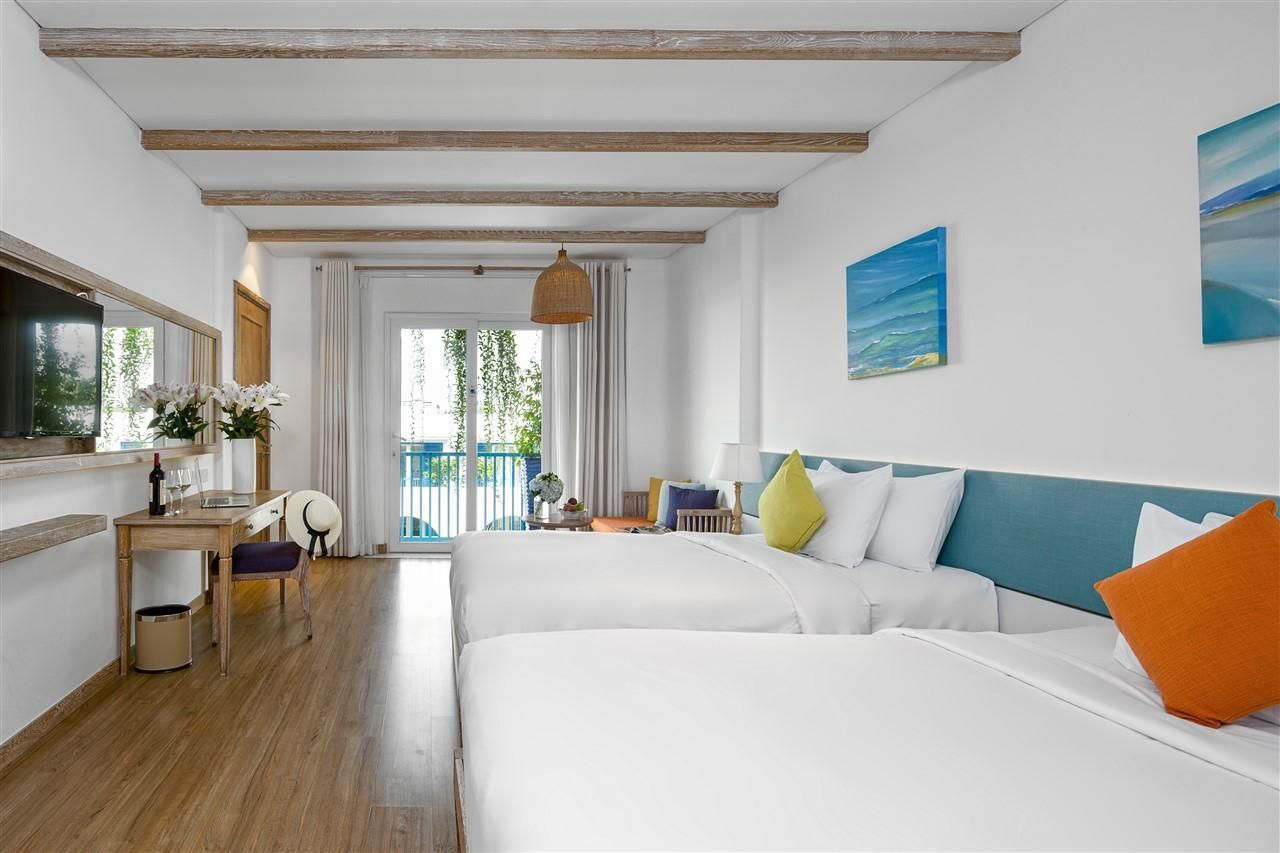 Elite Deluxe Pool or City View Twin Room with Balcony