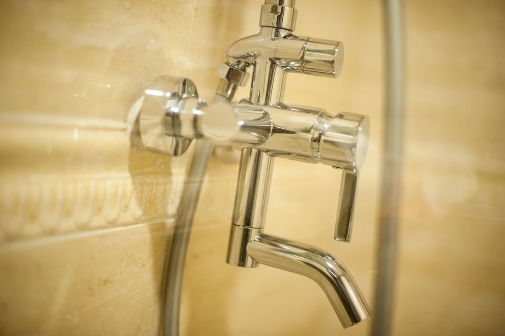 Le Foyer Hotel Superior Room, No Windows 5